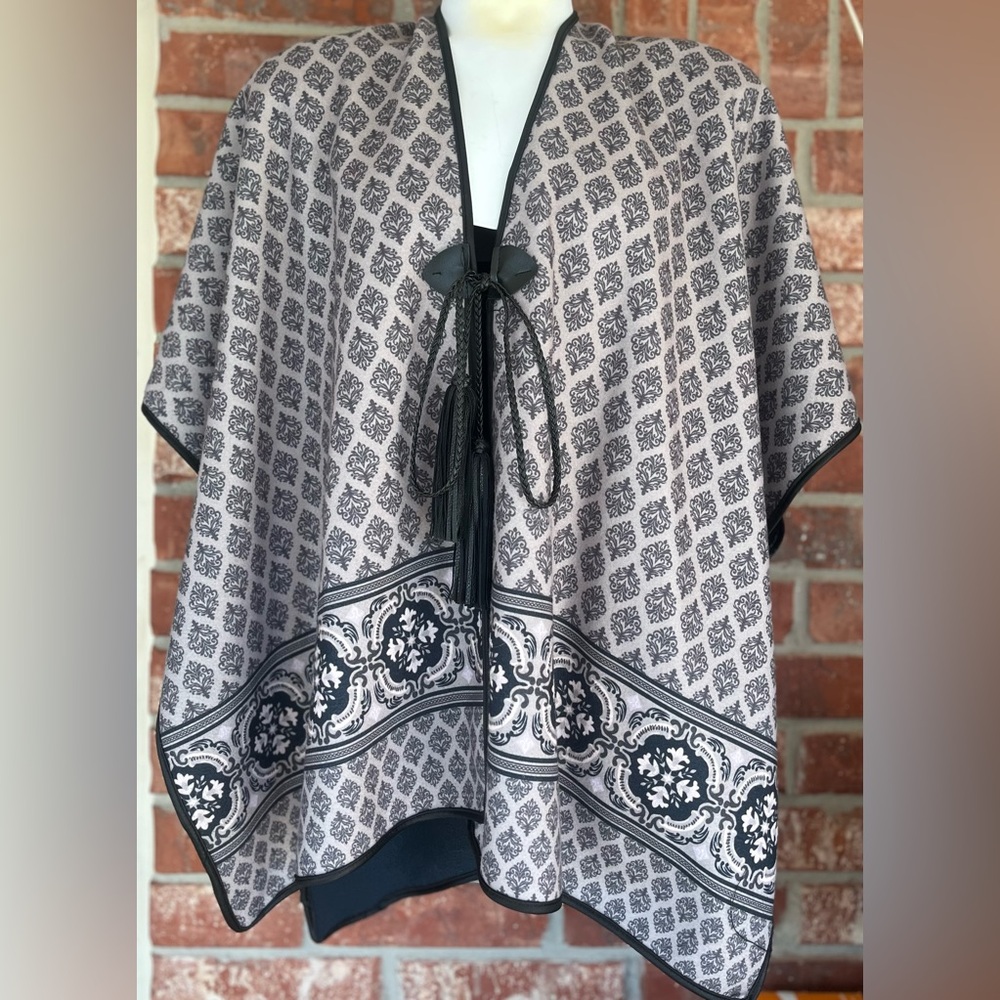 Patterned Kimono Poncho Shawl Cardigan EUC